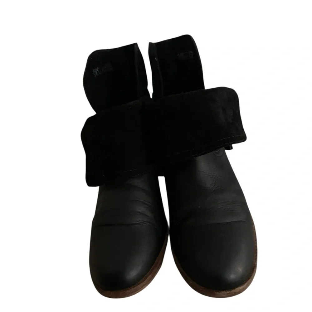 UGG Elora Black Ankle Boots Women  Size 9